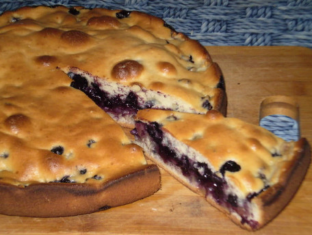 Пирог с брусникой