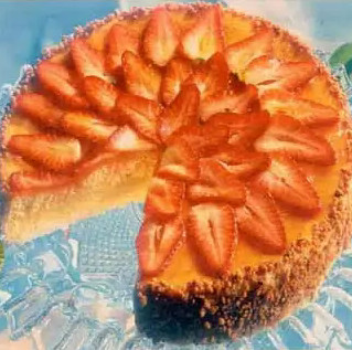 Пирог с ананасами и клубникой 